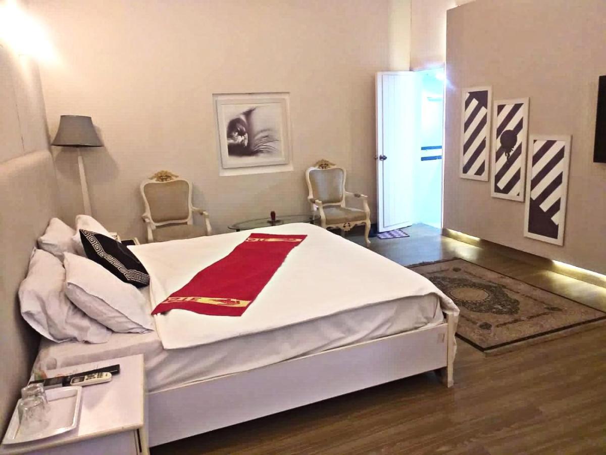 Отель Hilton Bayview Lnn Карачи Экстерьер фото