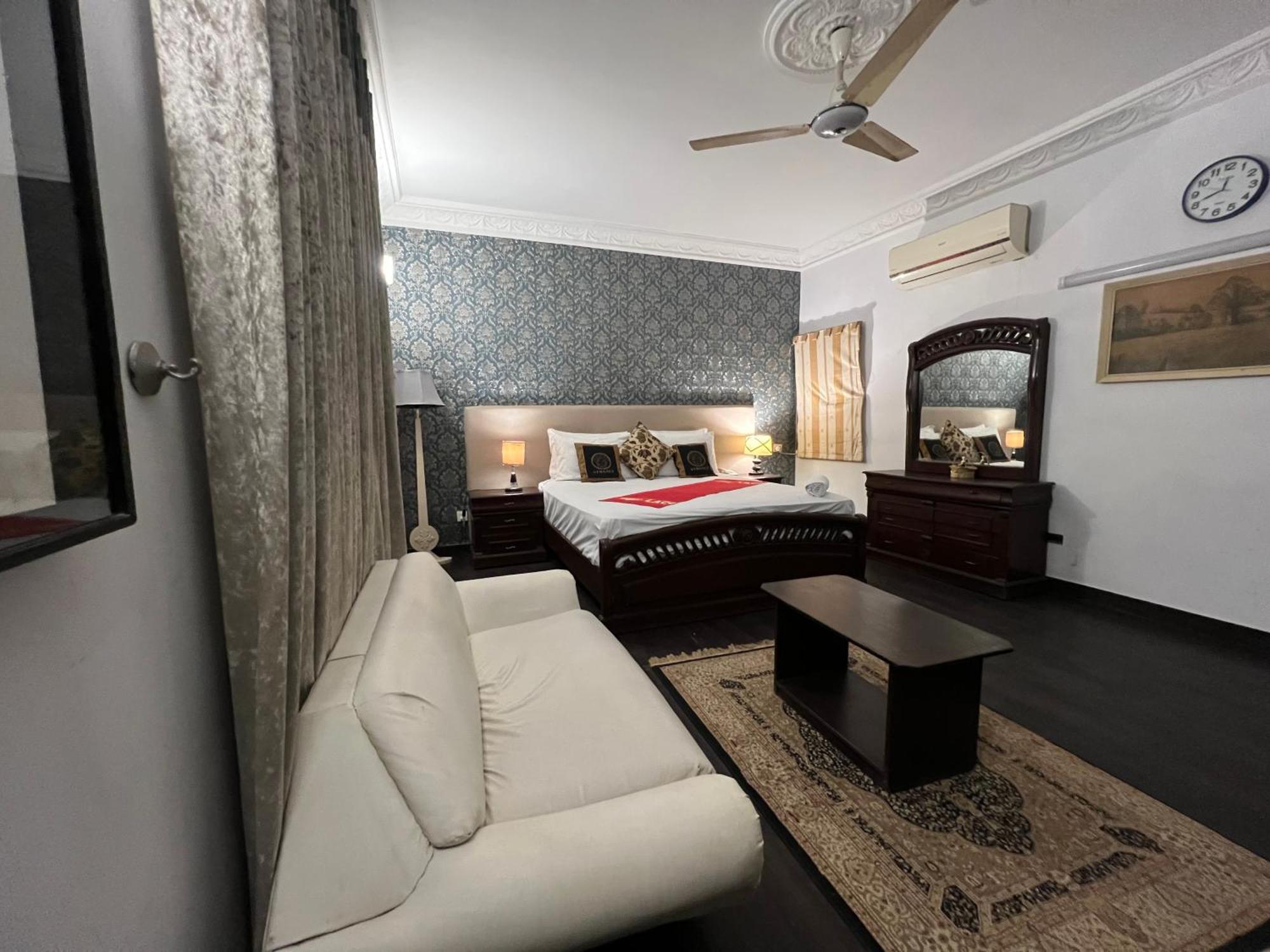 Отель Hilton Bayview Lnn Карачи Экстерьер фото